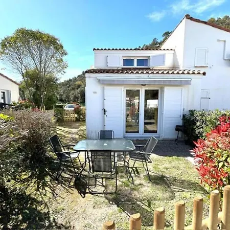 Holiday home Maison Duplex Piscine Plage Clim Parking Mandelieu-la-Napoule